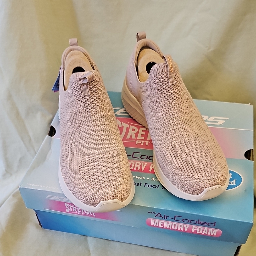 Skechers Blush Stretch Fit Sneakers